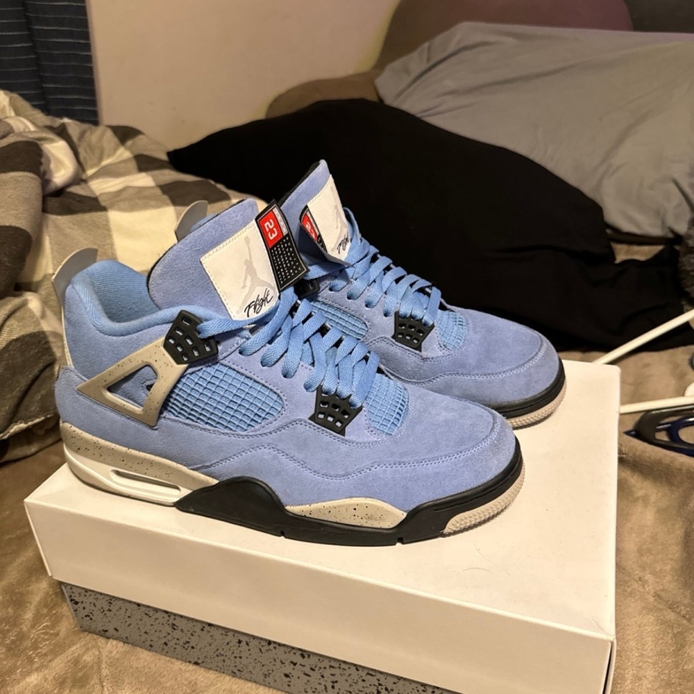 UNC Jordan 4
